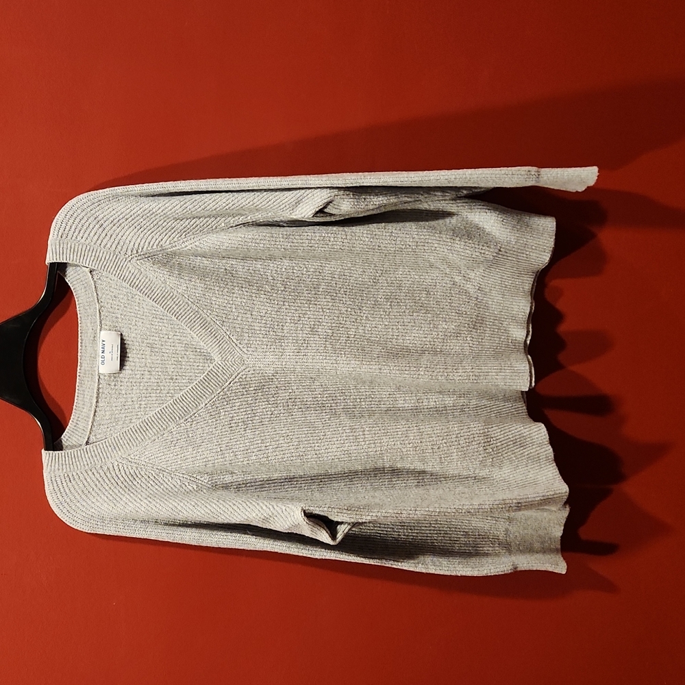 V-neck long sleeve sweater